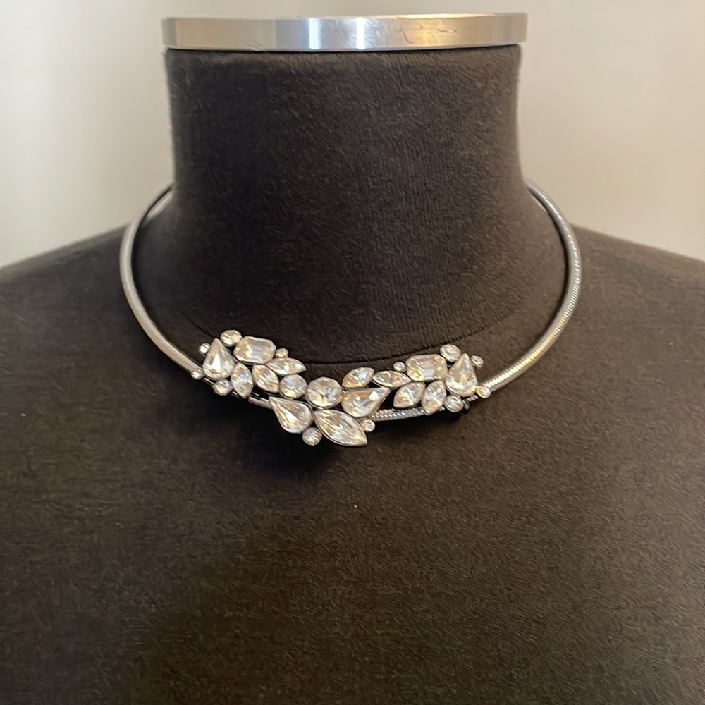 Beautiful necklace.  Stunning design.